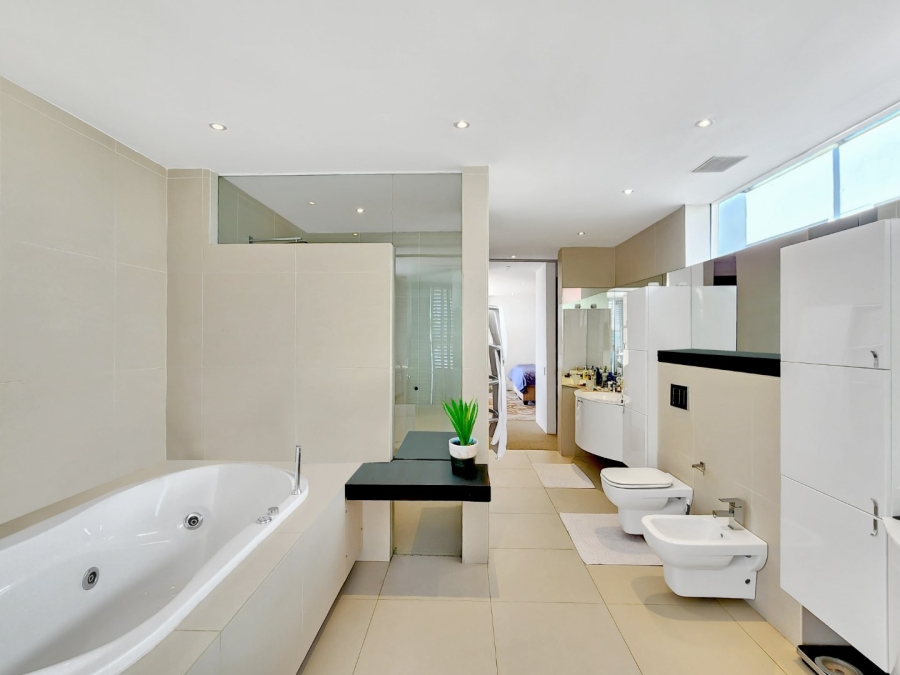 5 Bedroom Property for Sale in Fresnaye Western Cape